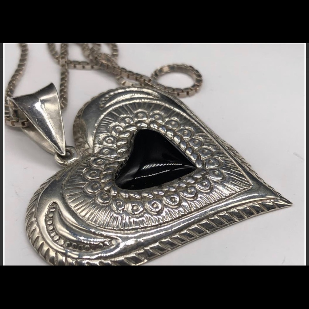 STERLING SILVER ONYX HEART PENDANT NECKLACE - Picture 4 of 5